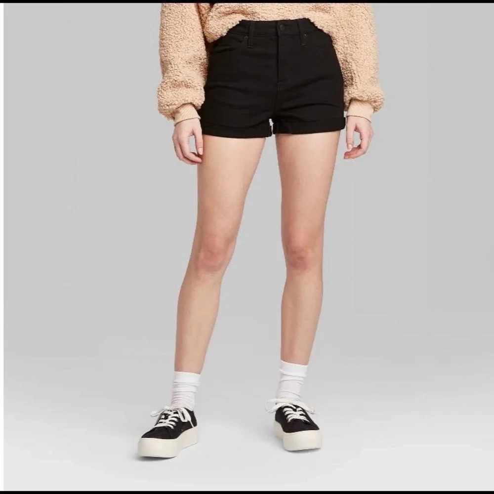 Wild Fable Black Cuffed High Rise Shorts - Picture 1 of 3